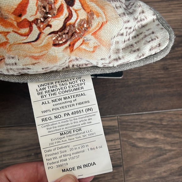 NWT hand beaded Skull pillow. Made in India. - Picture 5 of 6